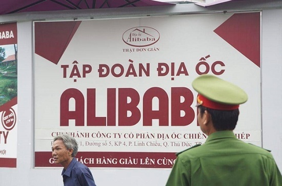Choáng với lượng tiền mặt, tài liêu công an thu giữ sau buổi khám xét trụ sở địa ốc Alibaba