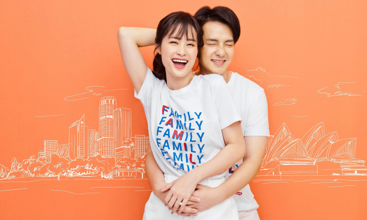 Đông Nhi bất ngờ tung loạt ảnh cưới, vô tư chia sẻ nụ hôn đầu tiên với Ông Cao Thắng