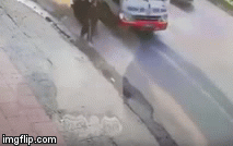 Video: Xe khách vượt ẩu gây tai nạn và hành động bất ngờ sau đó