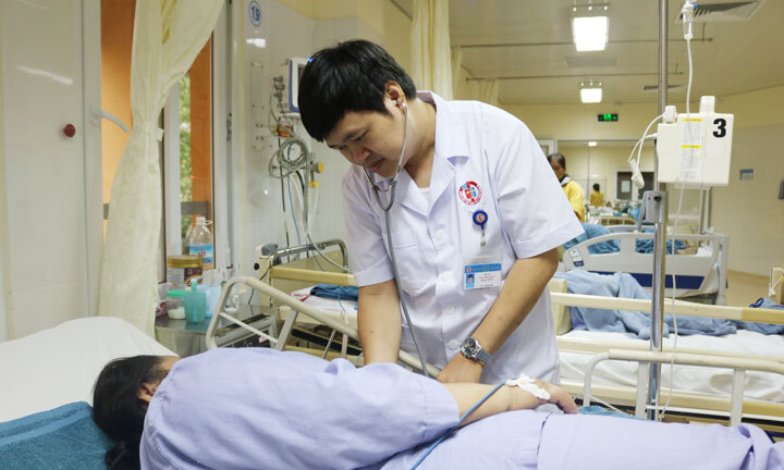 Ăn thịt gà kèm với ruốc biển, người phụ nữ suýt mất mạng