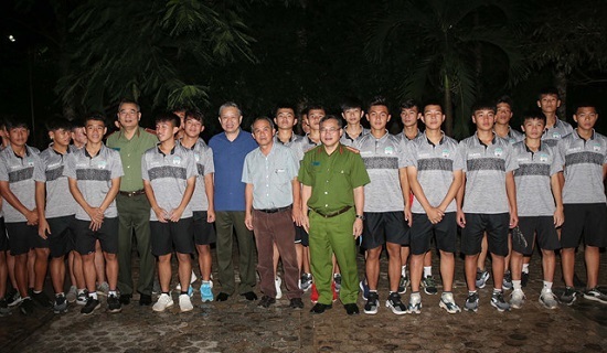 Bộ trưởng Tô Lâm gặp gỡ các học viên Học viện HAGL tại Hàm Rồng