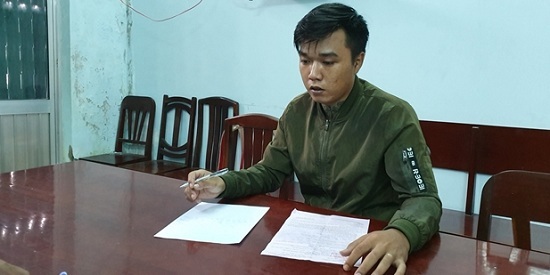 Lập biên bản thanh niên vi phạm giao thông còn đăng facebook lăng mạ cảnh sát