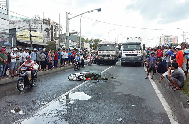 Tin tức tai nạn giao thông mới nhất hôm nay 29/9/2019: Xe container gây tai nạn ở Vĩnh Long
