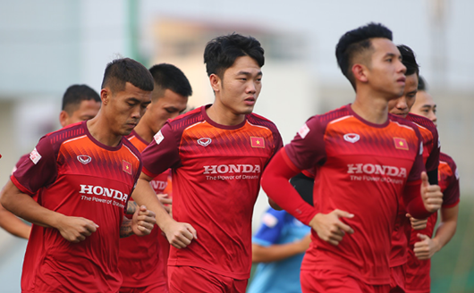 Xuân Trường bất ngờ dính chấn thương giữa buổi tập của tuyển Việt Nam