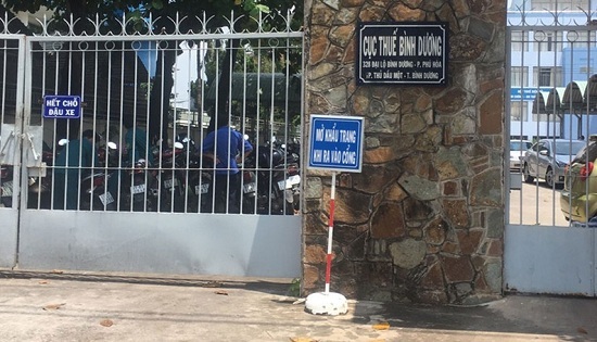 Bình Dương: Cục thuế bất ngờ nổ lớn, tường sập, nhiều xe bị hư hỏng