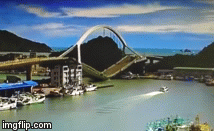 Kinh hoàng cầu 140m tại Đài Loan bất ngờ đổ sập, nhiều người mất tích