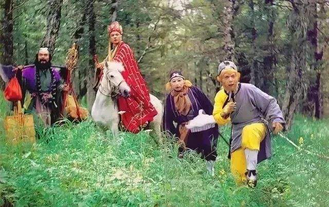 Những người phụ nữ luôn đứng sau cổ vũ cho 