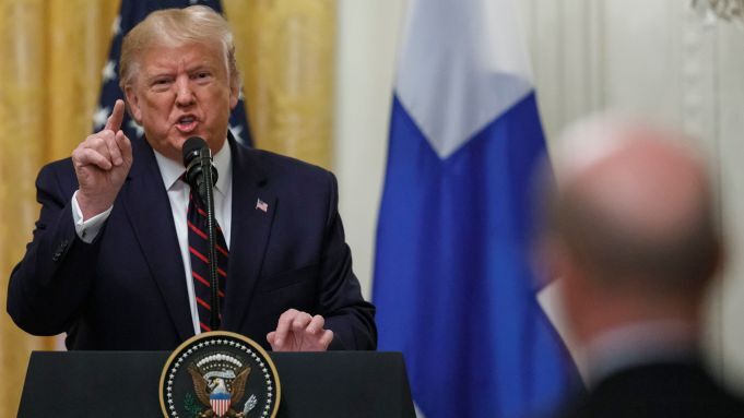 Tổng thống Trump giận dữ chỉ trích truyền thông Mỹ 