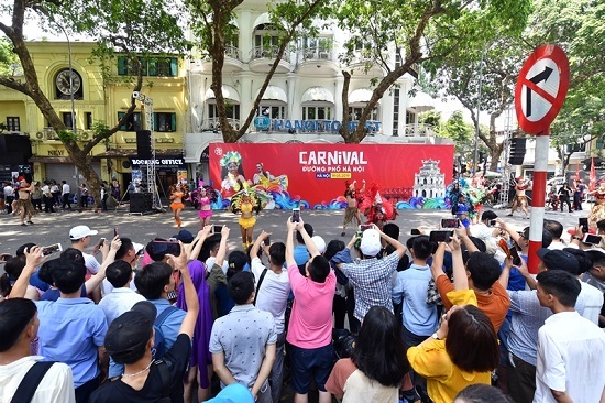 Hà Nội sẽ tổ chức Carnival đường phố mừng “65 năm Giải phóng Thủ đô”