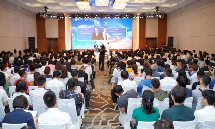 Giới trẻ Việt khắp thế giới đổ về Việt Nam học phi công 