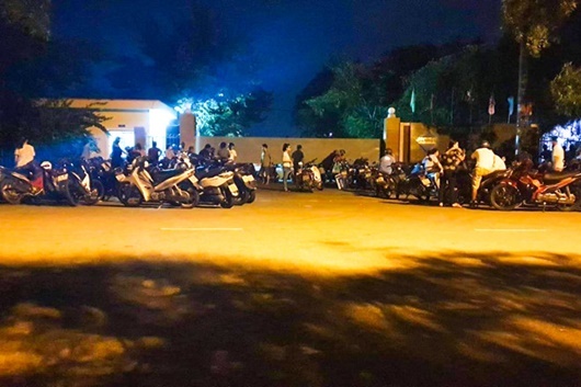 Nam công nhân đột ngột tử vong, người nhà đưa thi thể tới công ty đòi làm rõ