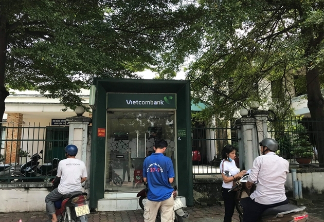 Bình Dương: Thiếu nữ 18 tuổi bị kẻ lạ mặt kề dao vào bụng, cướp 2,5 triệu đồng