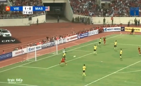 Video: Anh Đức vuột mất cơ hội ghi bàn trong tiếc nuối