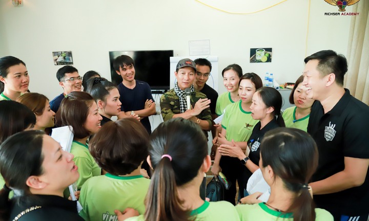 Hành trình 2 ngày đêm theo chân các ông bố bà mẹ đi học “nghề làm cha mẹ” 