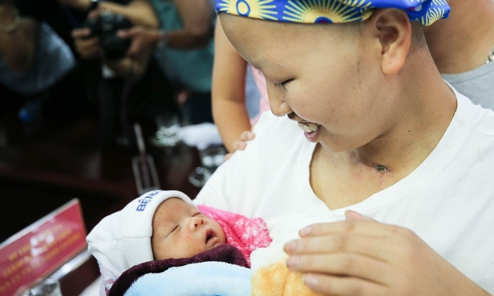 Hành trình kỳ diệu của người mẹ ung thư giai đoạn cuối dành sự sống cho con