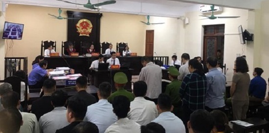 Xét xử vụ gian lận thi cử ở Hà Giang: Vợ ông Triệu Tài Vinh vắng mặt tại phiên tòa