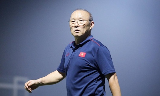 HLV Park nổi giận vì phát hiện máy quay ghi hình tuyển Việt Nam tập luyện