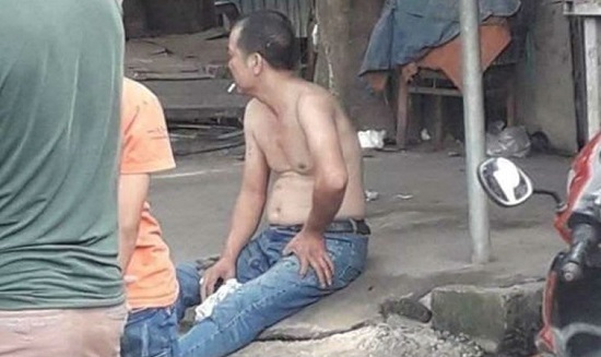 Phú Thọ: Người đàn ông dùng dao chém mẹ vợ và vợ trọng thương rồi ngồi hút thuốc