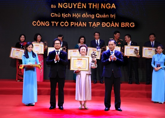 Madame Nguyễn Thị Nga, Chủ tịch tập đoàn BRG được vinh danh danh hiệu “Doanh nhân Việt Nam tiêu biểu” – Cúp Thánh Gióng 2019 