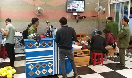 Bắt quả tang gần 30 thanh niên sử dụng ma túy trong quán karaoke