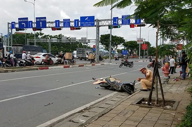 Tin tức tai nạn giao thông mới nhất hôm nay 19/10/2019: Va chạm xe bồn, 4 người gia đình thương vong