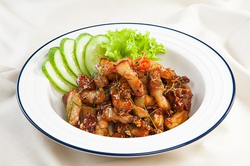 Biến tấu đơn giản nhưng lạ miệng với thịt heo rang gừng lá chanh
