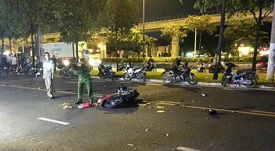 TP.HCM: Hai xe máy tông trực diện, nam thanh niên tử vong trong đêm