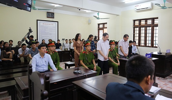 Vụ gian lận thi cử ở Hà Giang: Vợ chủ tịch tỉnh bị kỷ luật vì nhắn tin cho bà Triệu Thị Chính nhờ