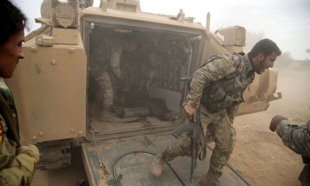 Mỹ triển khai hàng loạt xe tăng, thiết giáp tới bảo vệ các mỏ dầu tại