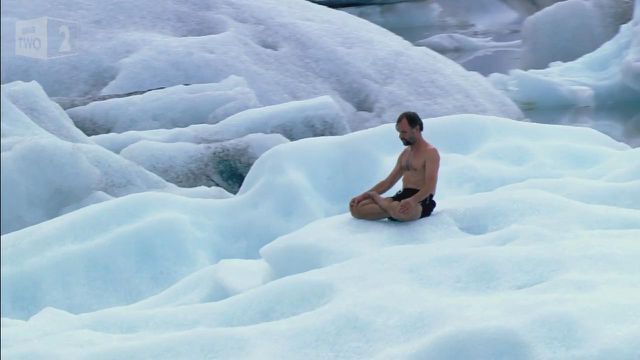 Nghịch lý: Tại sao nạn nhân tự cởi quần áo khi sắp chết cóng?