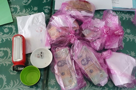 Bắt quả tang gần 30 đối tượng mải mê lắc tài xỉu ăn tiền trên vỉa hè