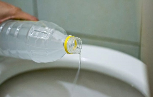 Uống nhầm chất tẩy rửa toilet vì tưởng là nước ngọt, người đàn ông 59 tuổi nhập viện cấp cứu