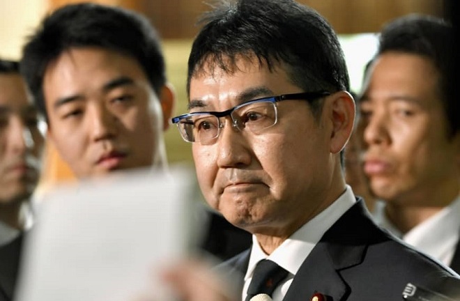 Bộ trưởng Tư pháp Nhật Bản bất ngờ từ chức vì bị cáo buộc hối lộ cử tri bằng ngô, khoai