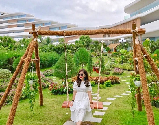 Đánh thức thanh xuân tại “Khu nghỉ dưỡng biển hàng đầu Việt Nam” 