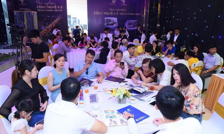 Hàng trăm người dân Thủ đô hào hứng trải nghiệm tận mắt công nghệ nhà thông minh 