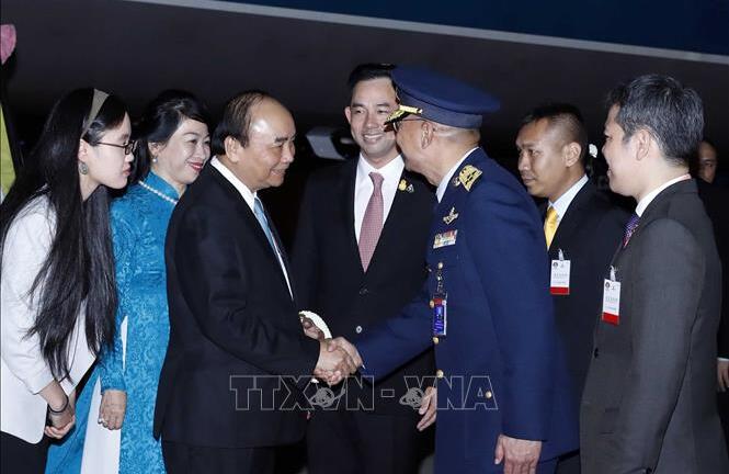 Thủ tướng bắt đầu chương trình tham dự Hội nghị Cấp cao ASEAN lần thứ 35