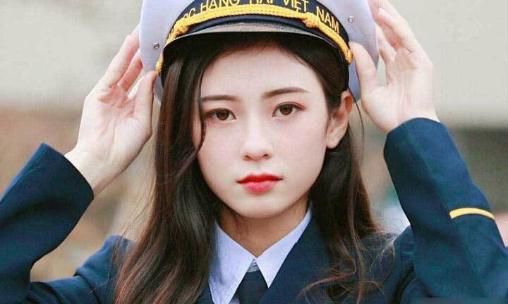 Chiêm ngưỡng vẻ đẹp lịch lãm, mê hoặc của bộ đồng phục đẹp nhất Việt Nam