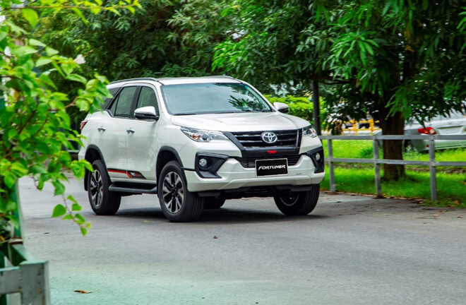 Toyota Fortuner bất ngờ giảm giá 