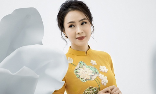 Hồng Diễm duyên dáng với áo dài khoe nhan sắc yêu kiều, cuốn hút