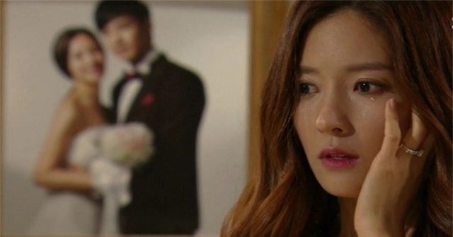 Chị em trầm trồ khen ngợi cách trả đũa bạn trai Sở Khanh của cô gái vào đúng ngày cưới