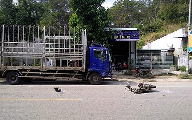 Tin tức tai nạn giao thông mới nhất hôm nay 8/11/2019: Nữ sinh tử vong sau va chạm với xe đầu kéo