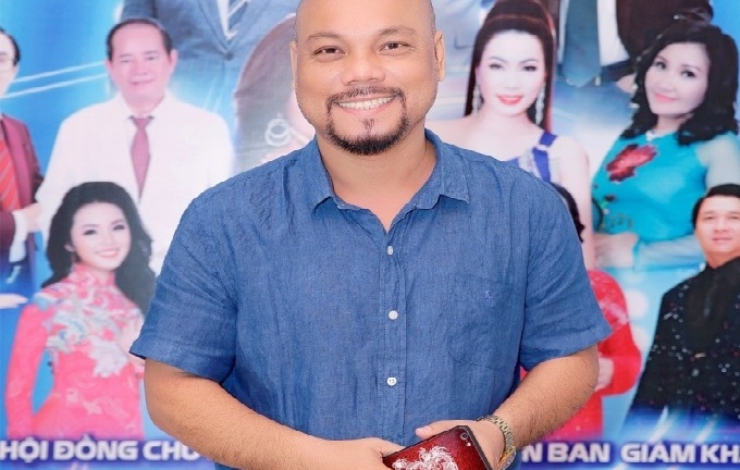 Đạo diễn Vũ Huân: Chấp nhận sống chậm để làm “bức tường” cho các nghệ sĩ nghèo nương tựa