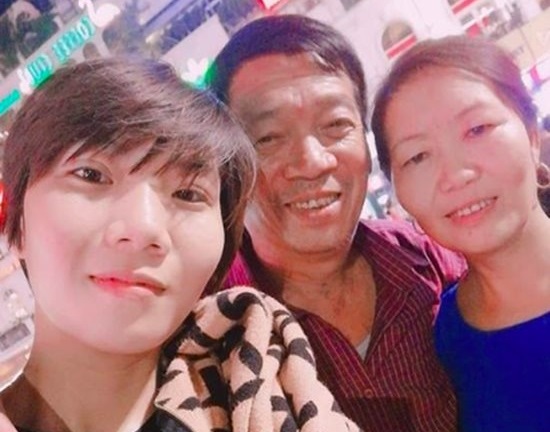 Tan chảy trước loạt ảnh tình tứ của phụ huynh U60: Thanh niên cũng không xì tin bằng