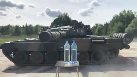 Video: Kinh ngạc với khả năng mở nắp chai hoàn hảo bằng nòng súng của xe tăng