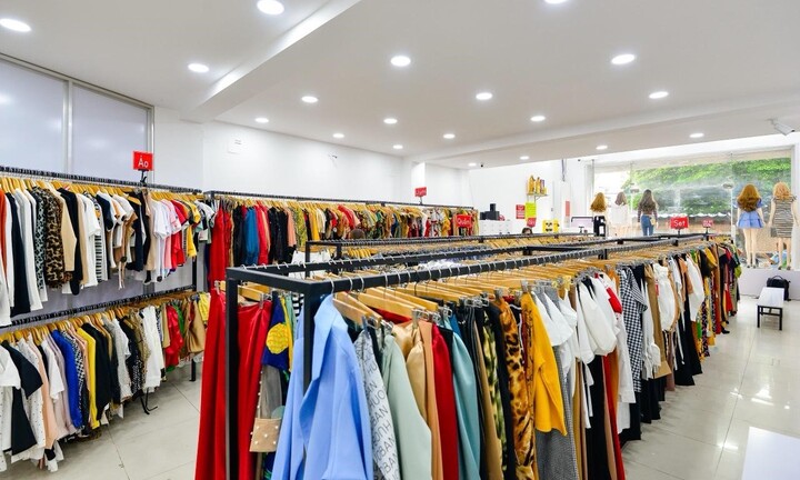 Chuỗi cửa hàng thời trang Crazyteen cực hút khách với fanpage gần triệu like 