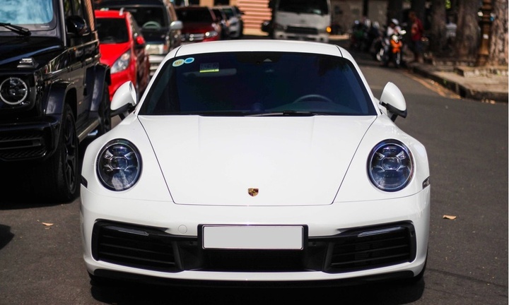 Về làm dâu nhà hào môn, Đàm Thu Trang được chồng doanh nhân tặng 3 chiếc Porsche tiền tỷ cực sang chảnh