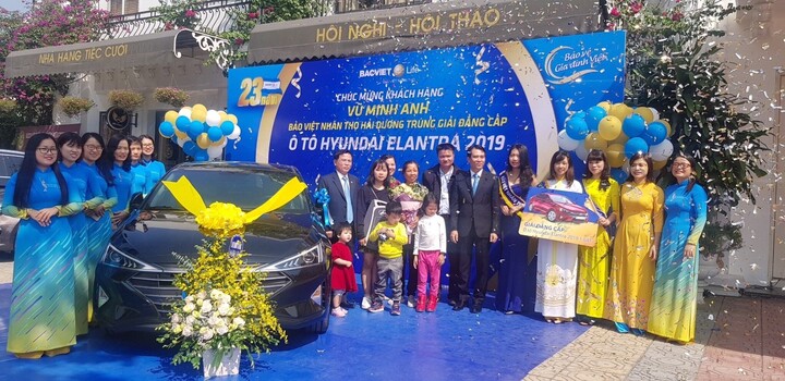 Bảo Việt Nhân thọ trao tặng xe ô tô gần 800 triệu đồng cho khách hàng tại Hải Dương