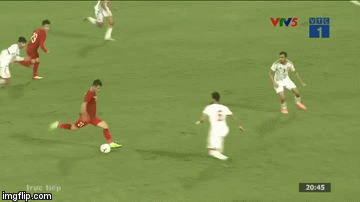 Video: Pha sút xa ghi bàn đẹp như tranh vẽ của Tiến Linh vào lưới UAE