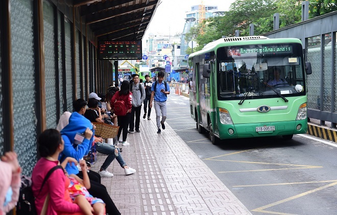 Tổ chức bãi giữ xe 2 bánh miễn phí cho người dân đi xe buýt: “Chìa khóa vàng” mở lối thoát cho vấn nạn ùn tắc giao thông đô thị?