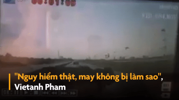 Video: Hãi hùng cảnh bò lao sang đường bị ô tô hất văng
